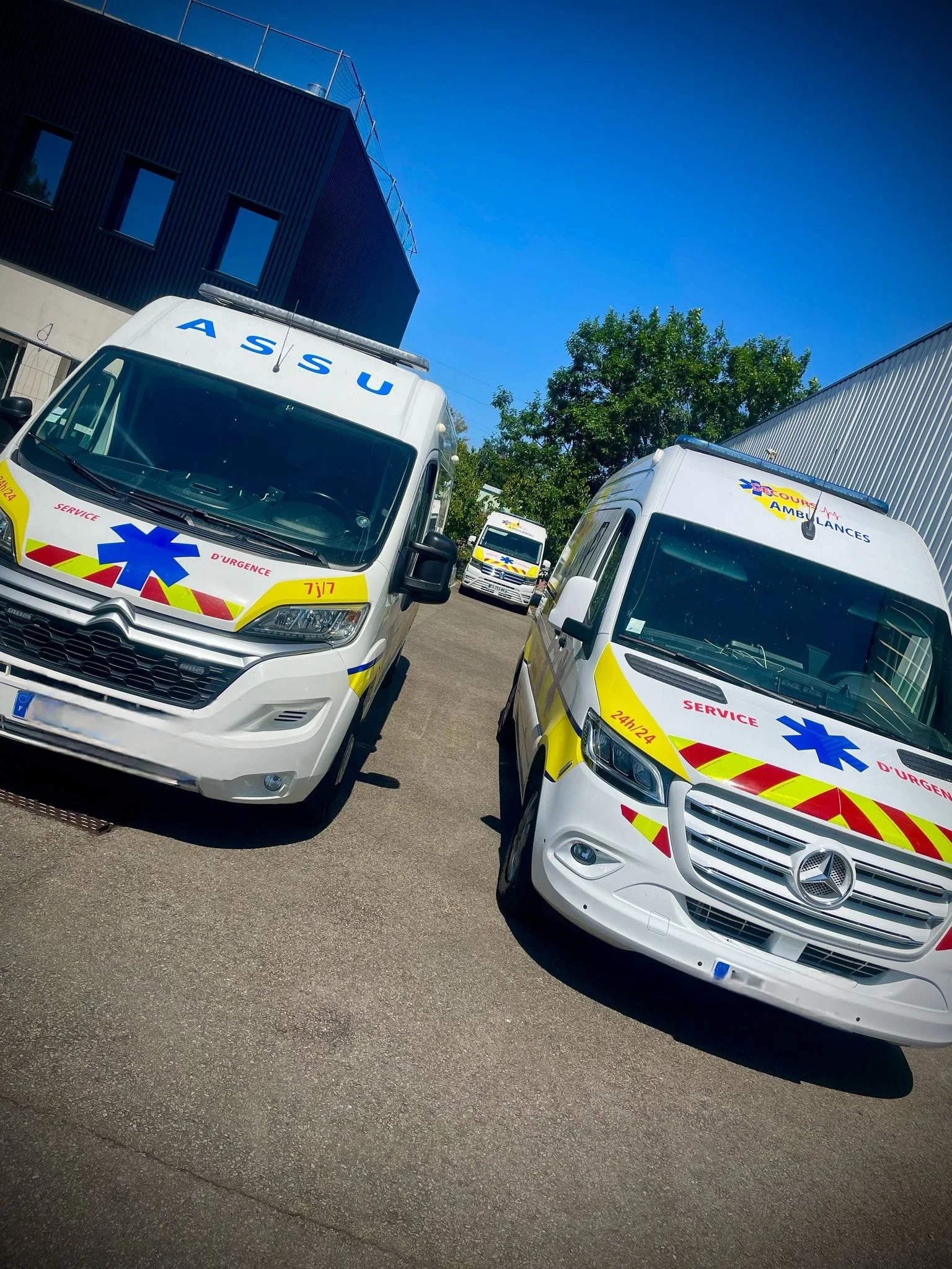 Ambulance avec équipement oxygène secours 44