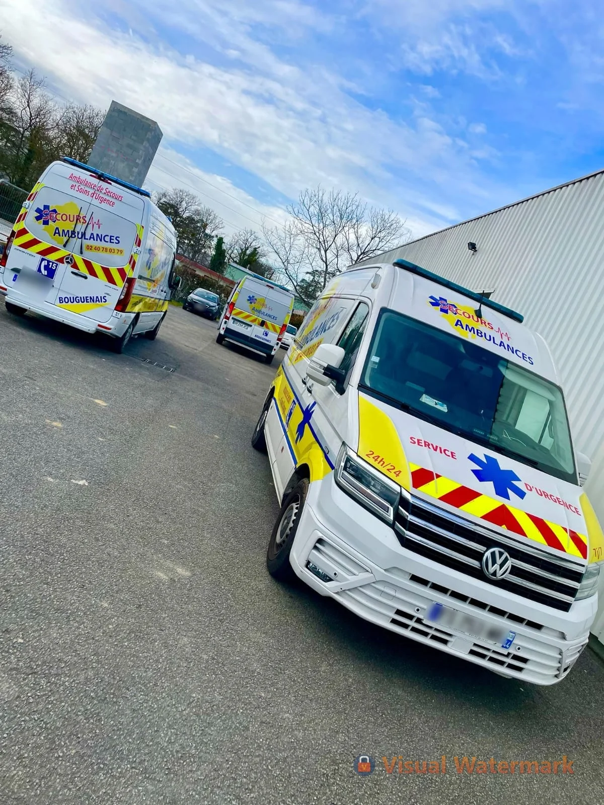 Flotte ambulances disponible 24h service continu 44